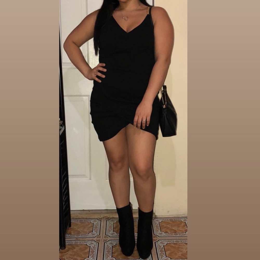 M.N.I Los Angeles V Neck Side Ruched Dress - Black - Size L